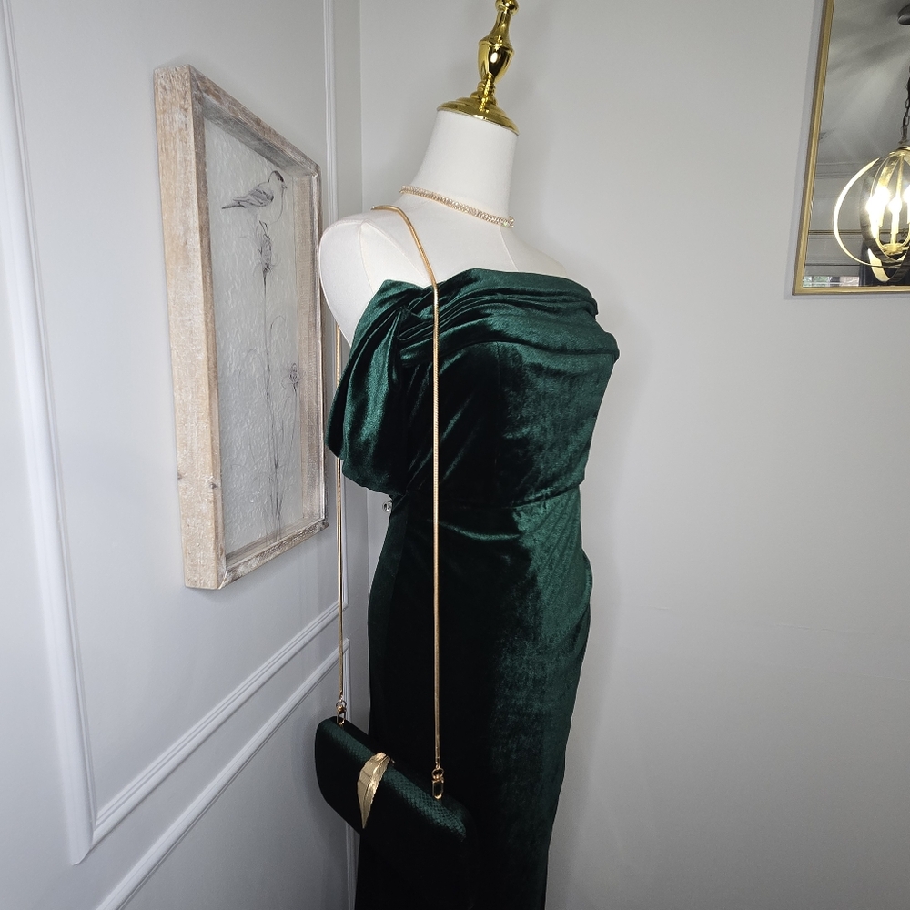 Luxurious Strapless Dark Green Velvet Gown - Picture 4 of 11